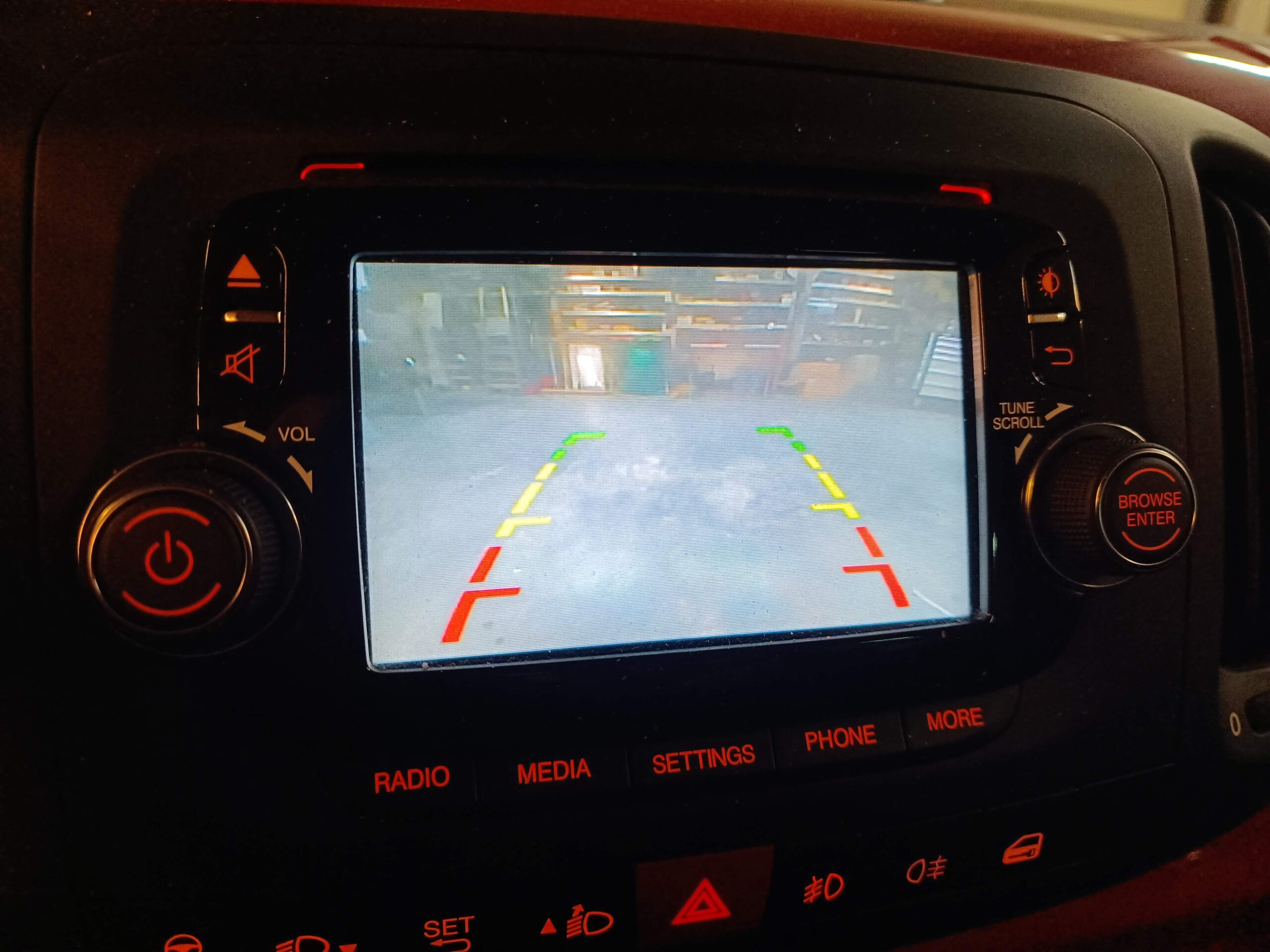 Fiat 500 Rückfahrkamera an Originalradio