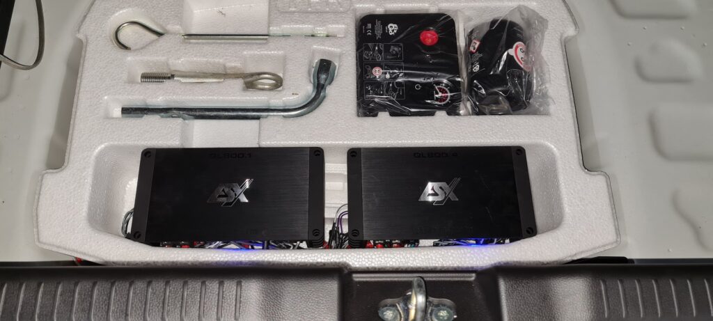 Suzuki Swift Soundupgrade ESX + Kicker 1 Suzuki Swift Sound Verstärker
