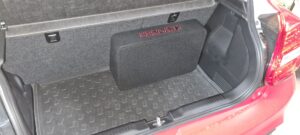Suzuki Swift Soundupgrade ESX + Kicker 4 Suzuki Swift Sound Subwoofer Kicker stehend