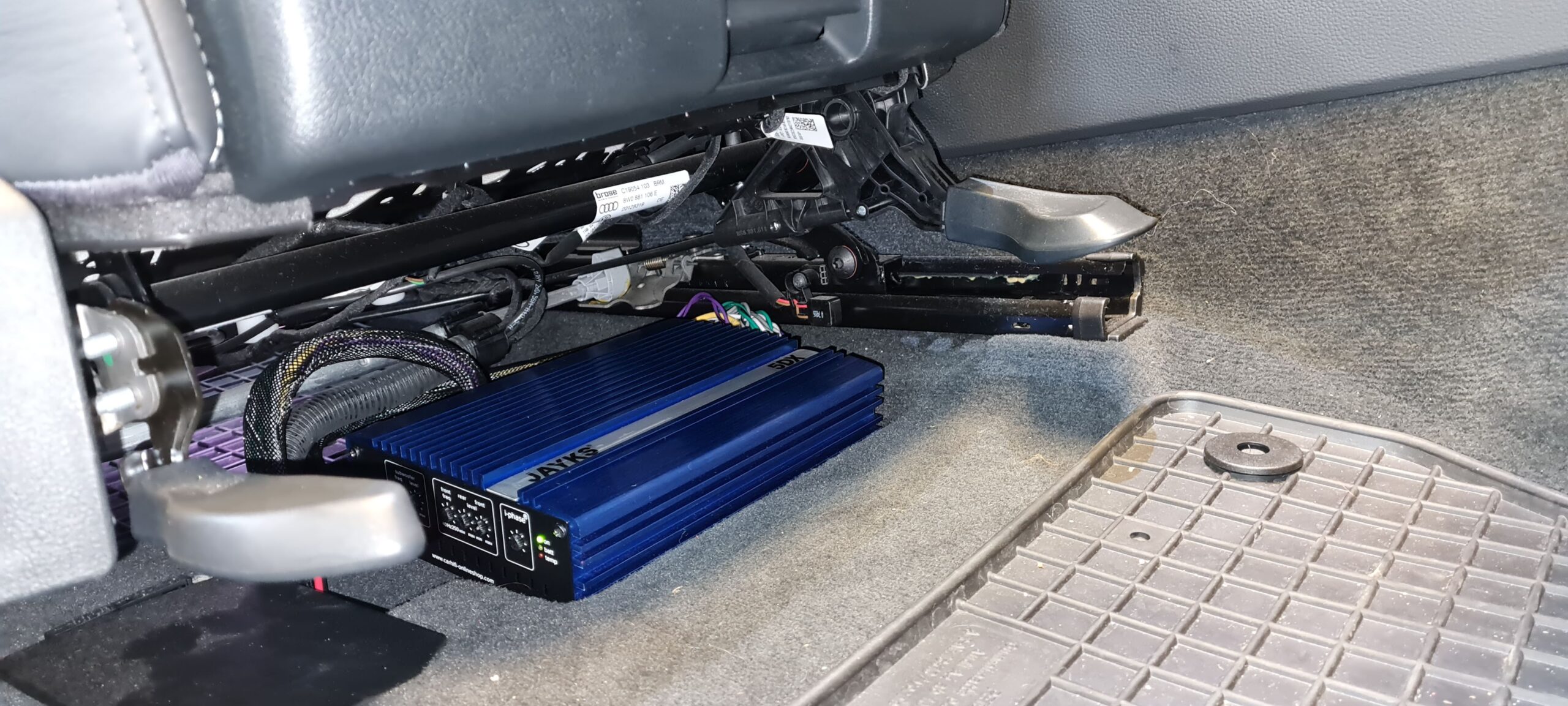 Audi A4 Subwoofer B9 Kombi Verstärker 