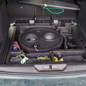 Peugeot 308 Subwoofer Gladen Reserverad ESX Verstärker