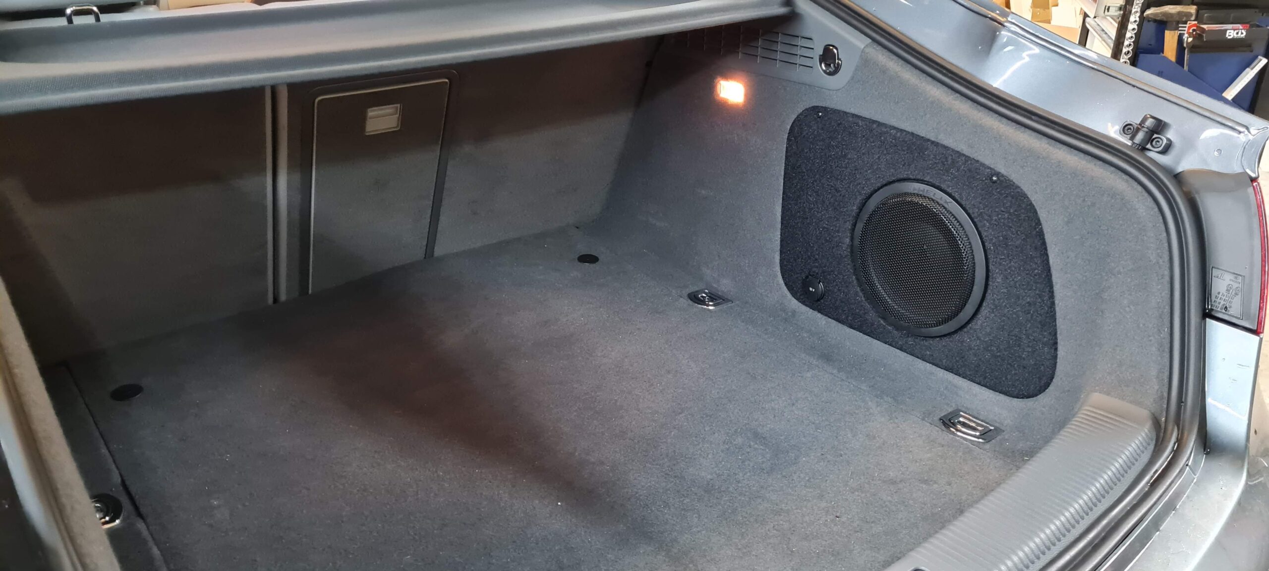 Audi A5 Soundpaket Subwoofer Seitenfach