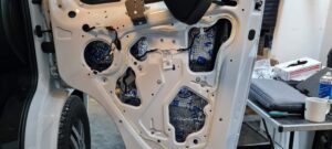 Fiat Ducato Wohnmobil - Soundupgrade Match DSP und Jehnert MiKo-Subwoofer 3 Fiat Ducato Sound Tür Dämmung Außenhaut
