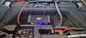 Mercedes CLA (X118) - Subwoofer-Lösung mit ESX + Rockford Fosgate 3 Mercedes CLA Soundsystem Verstärker