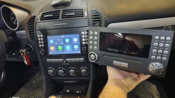 Mercedes SLK R171 Autoradio Dyanavin vergleich Original