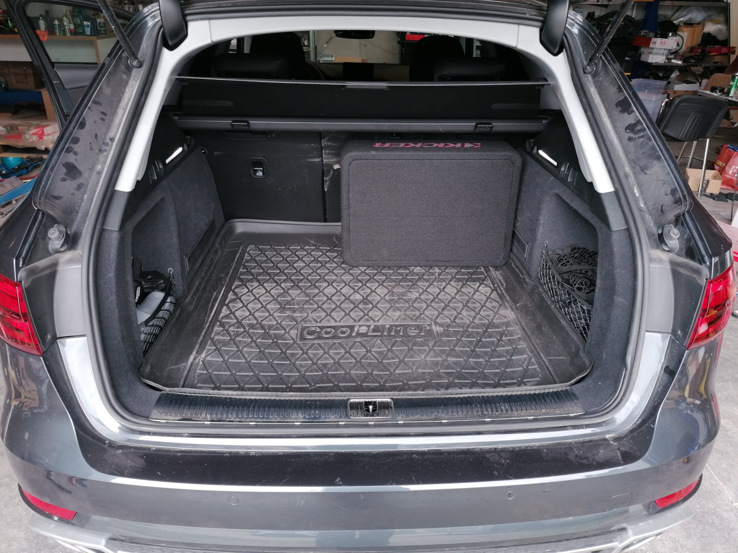Audi A4 B9 Soundupgrade Subwoofer
