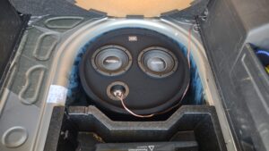 Skoda Fabia III (NJ) - Soundsystem Upgrade mit i-Sotec und Gladen 4 Skoda Fabia Soundsystem Upgrade Subwoofer