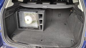 Ford Focus Kombi - BASS Soundupgrade 4 Ford Focus Hifoincs Subwoofer MXZ12BP