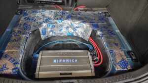 Ford Focus Kombi - BASS Soundupgrade 3 Ford Focus Hifoincs Verstärker Boltar Dämmung Reserveradmulde