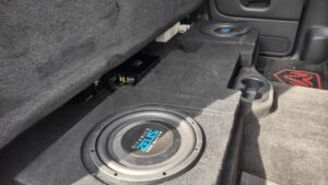 Dodge Ram (2002) - Alpine Halo und Bass! 5 Dodge Ram Subwoofer Hifonics Untersitz