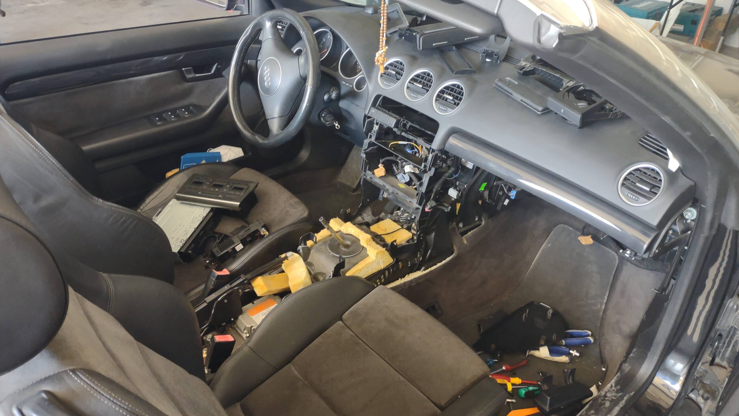 Audi A4 B6 Cabrio Radio 2-DIN Umbau