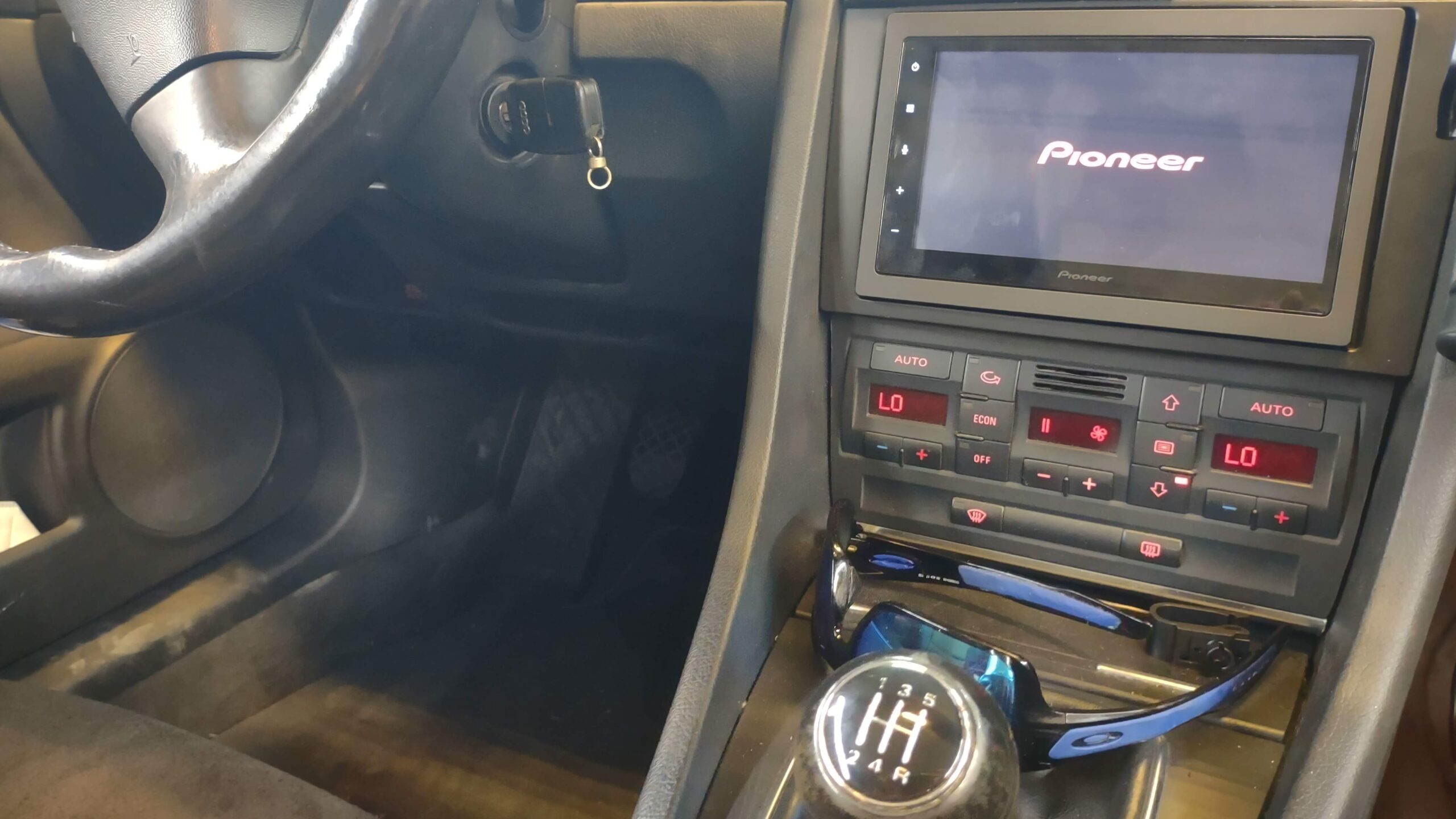 Audi A4 B6 Cabrio Radio 2-DIN Umbau Pioneer