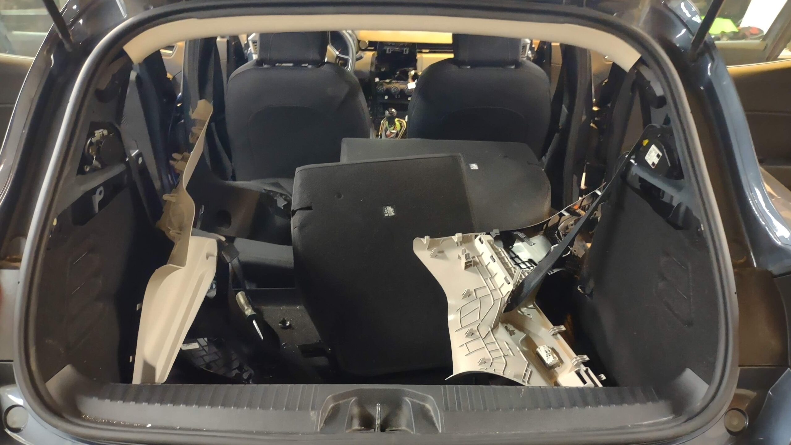 Renault Clio Soundsystem in Arbeit