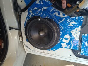 Mazda 3 - High End Sound für Heavy-Metal 7 High-End-Soundsystem Audio System HX Phase
