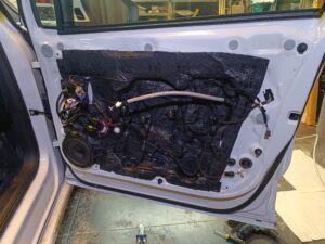 Skoda Enyaq / VW ID.4 - Soundupgrade Match DSP 12 Skoda Enyaq Türdämmung Comfort Mat