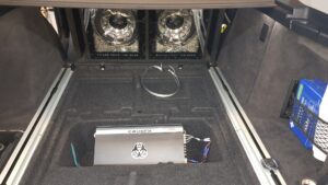 BMW F34 GT Doppel-Bandpass-Subwoofer 2 BMW Subwoofer F34 Hifonics Dual