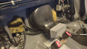 Mercedes CLK Soundupgrade versteckter Subwoofer (C208 Cabrio) 2 Mercedes CLK C208 Sound