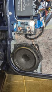 Mercedes CLK Soundupgrade versteckter Subwoofer (C208 Cabrio) 5 Mercedes CLK C208 Sound