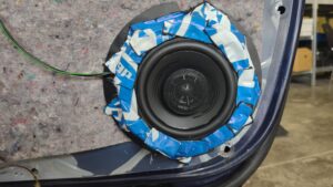 Mercedes CLK Soundupgrade versteckter Subwoofer (C208 Cabrio) 6 Mercedes CLK C208 Sound