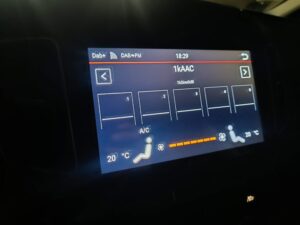 Seat Alhambra Autoradio Dynavin Klimaanzeige