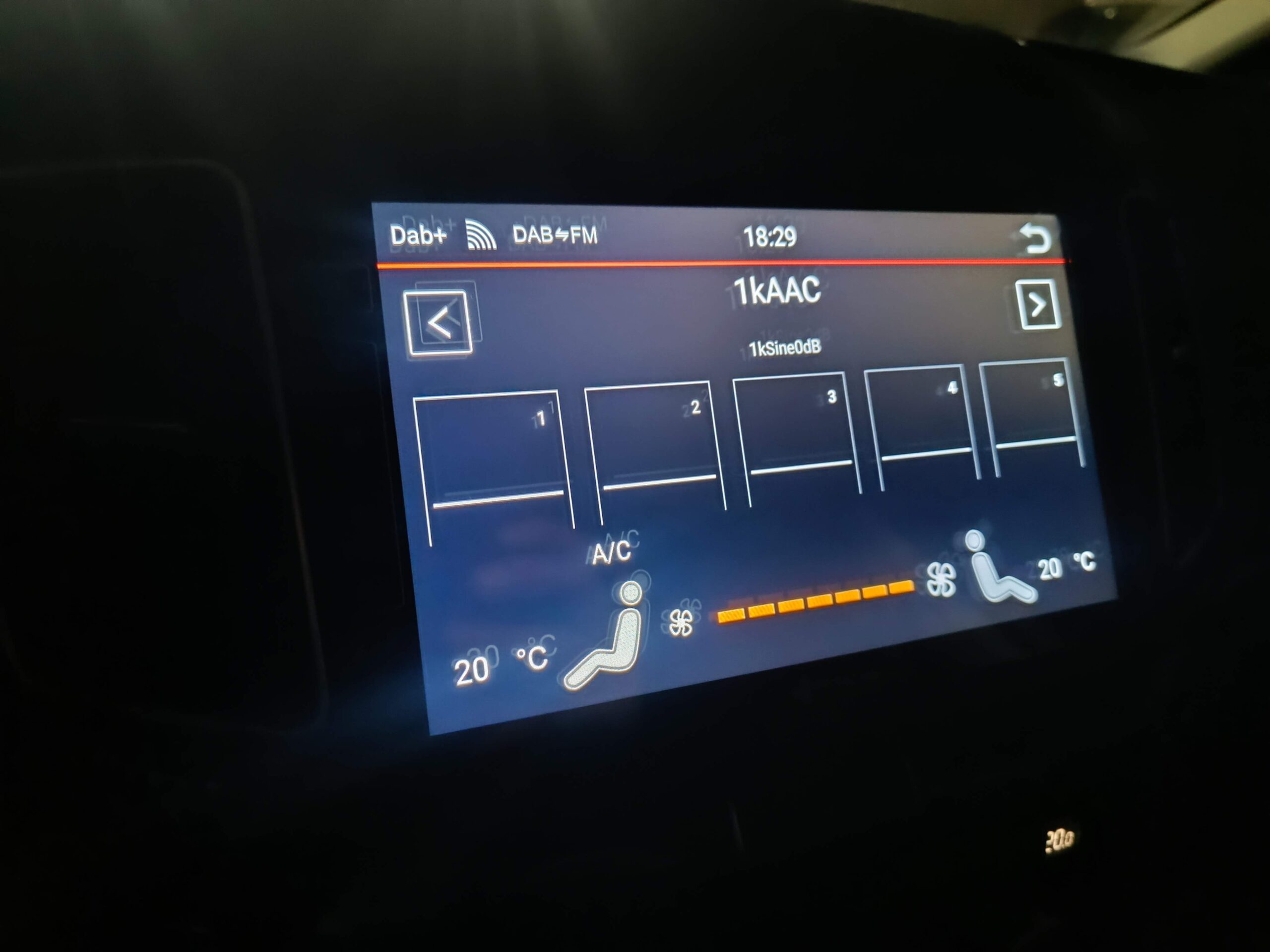 Seat Alhambra Autoradio Dynavin Klimaanzeige