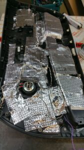 BMW E92 Soundupgrade "Gladen Boxmore" 3 BMW E92 Soundsystem Gladen Tür Dämmung