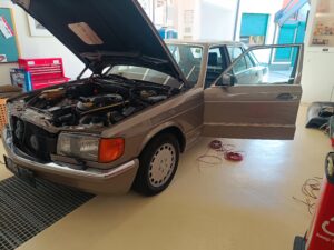 Mercedes W126 Oldtimer dezentes Soundupgrade 2 Mercedes W126 Lautsprecher