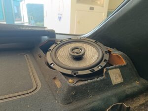 Mercedes W126 Oldtimer dezentes Soundupgrade 3 Mercedes W126 Lautsprecher
