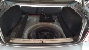 VW Passat 3BG - SPL-Subwoofer einfach und sauber 1 VW Passat Doppelboden Verstärker