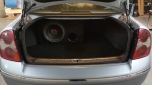 VW Passat 3BG - SPL-Subwoofer einfach und sauber 6 VW Passat Doppelboden SPL Subwoofer