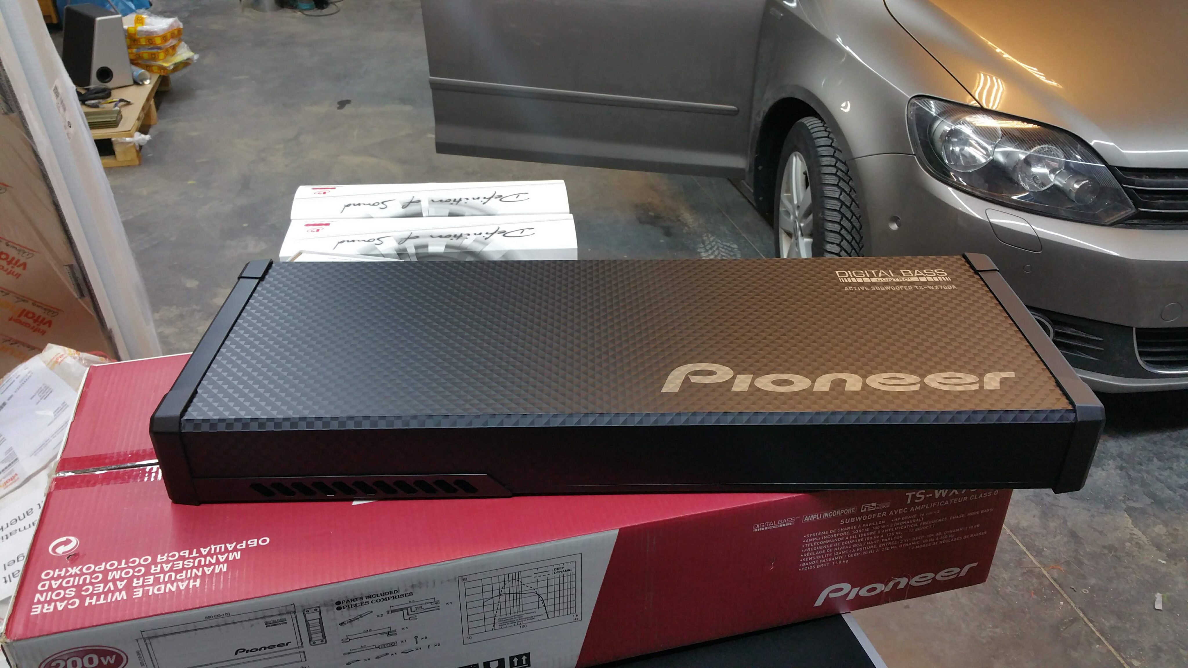 VW Golf 5 Plus - Soundsystem Upgrade i-Sotec/Jayks 1 VW Golf 5 Plus Soundsystem Subwoofer