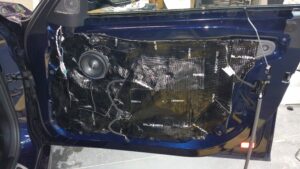 BMW F30 Soundsystem (Upgrade Hifi 676) 4 BMW F30 Soundsystem Gladen Subwoofer