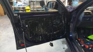 BMW F30 Soundsystem (Upgrade Hifi 676) 3 BMW F30 Soundsystem Gladen Subwoofer