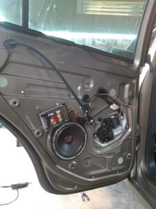 VW Golf 5 Plus - Soundsystem Upgrade i-Sotec/Jayks 5 VW Golf 5 Plus Laursprecher hinten