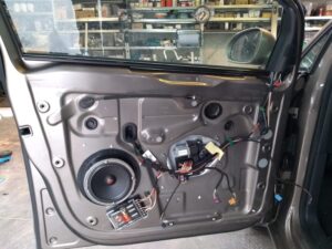 VW Golf 5 Plus - Soundsystem Upgrade i-Sotec/Jayks 6 VW Golf 5 Plus Laursprecher vorne 2-Weg