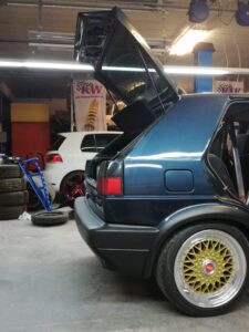 VW Golf 2 Subwoofer nach Maß 6 Subwoofer Gehäuse nach Maß