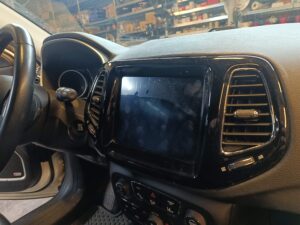 Jeep Compass Displaytausch Originalradio (2018) 2 Jeep Compass Radio Display defekt