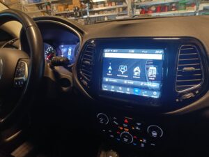 Jeep Compass Displaytausch Originalradio (2018) 9 Jeep Compass Radio Displaytausch
