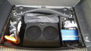 VW Touareg Subwoofer im Doppelboden 100% mehr Sound 4 VW Touareg Subwoofer Soundupgrade