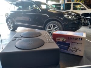 VW Touareg Subwoofer im Doppelboden 100% mehr Sound 1 VW Touareg Subwoofer I-Sotec Verstärker Paket