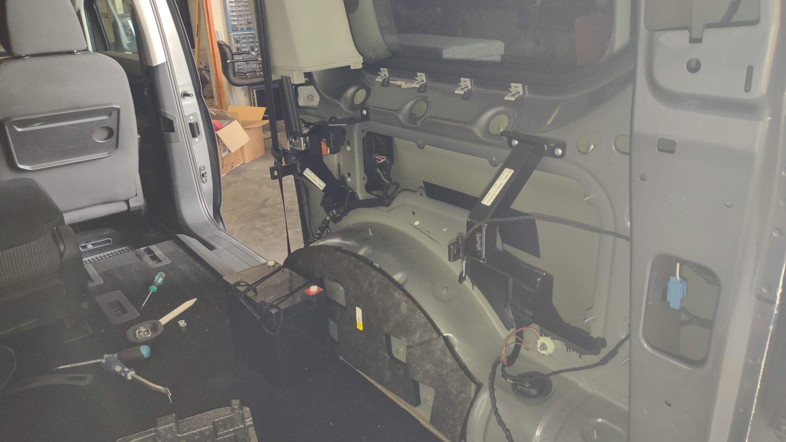 Campervan Autark VW Caddy Seitenwand offen