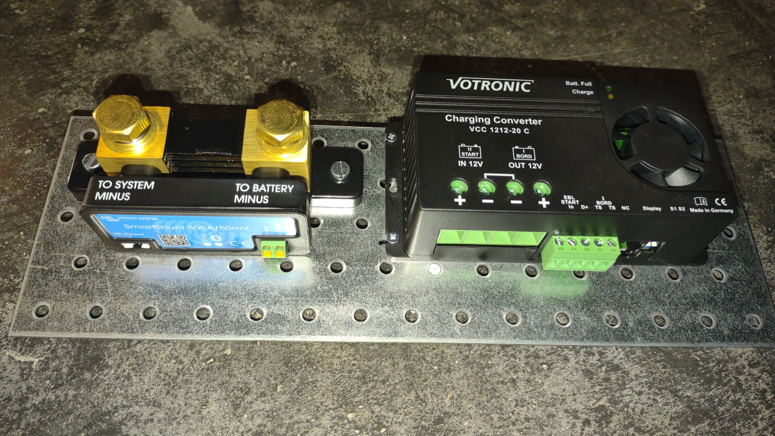 Campervan Autark VW Caddy Ladebooster und Shunt