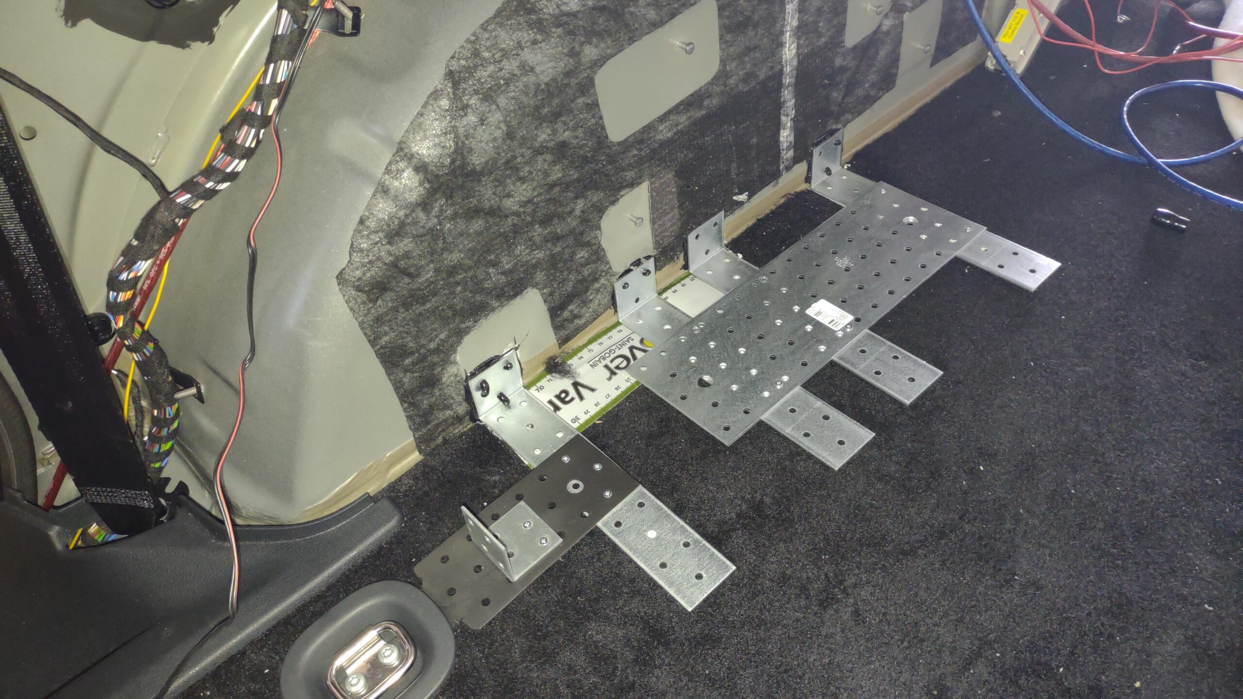 Campervan Autark VW Caddy Befestigung Batterie