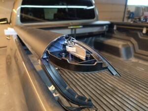 Lazer Lamps am Überrollbügel Toyota HiLux 12 Toyota HiLux Mountain Top Rollo Hohlraum