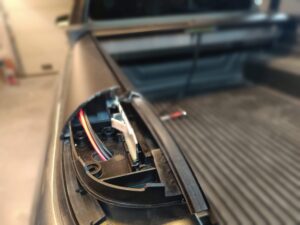 Lazer Lamps am Überrollbügel Toyota HiLux 15 Toyota HiLux Mountain Top Kabelableitung zu Rückleuchten
