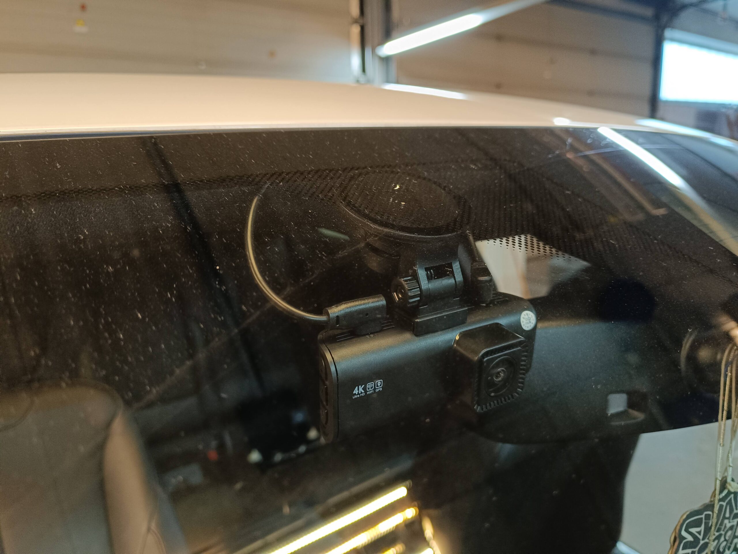 BMW F32 Dashcam Redtiger vorne außen