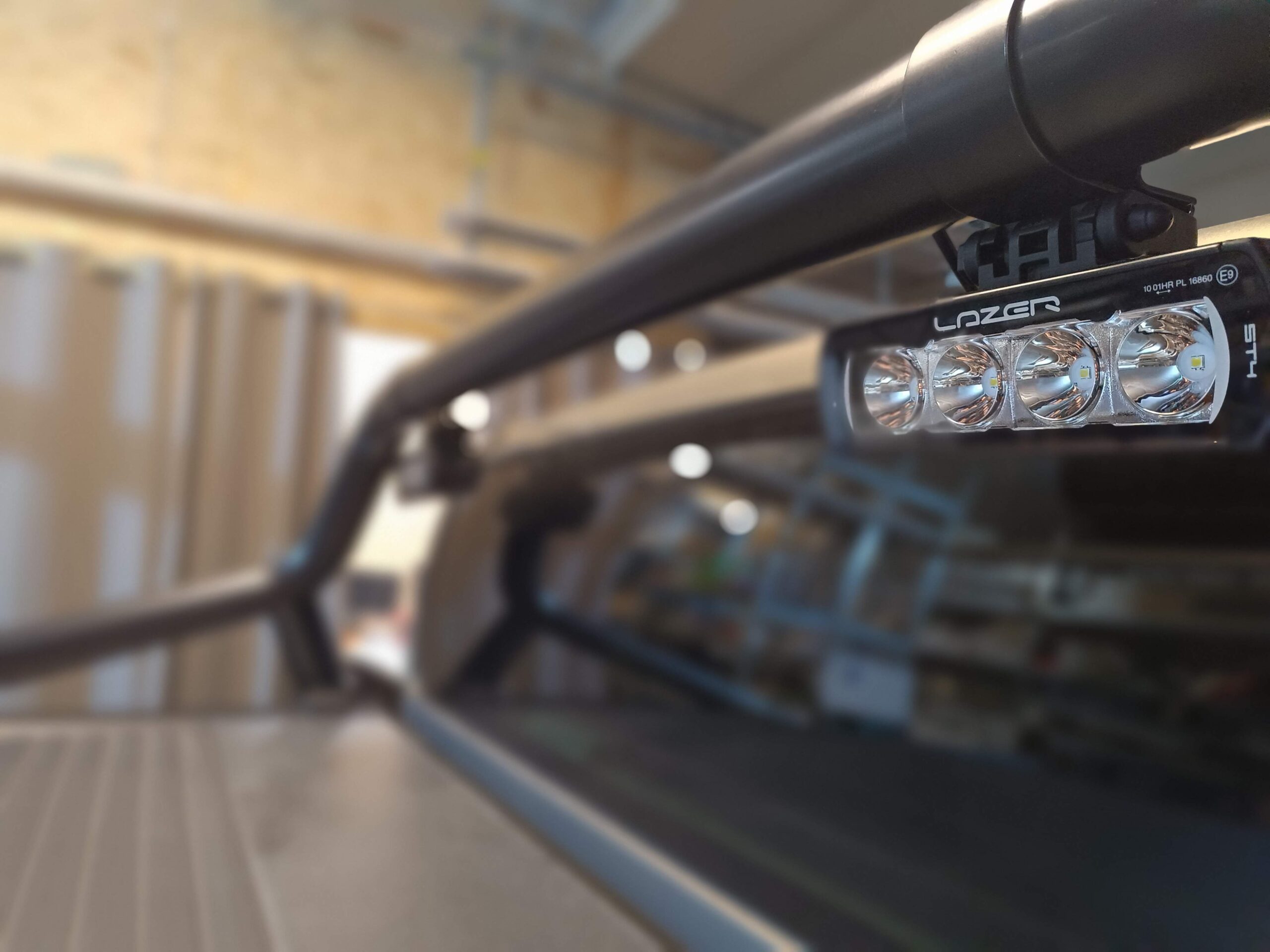 Toyota HiLux Lazer Lights LED Überrollbügel Detail rechts