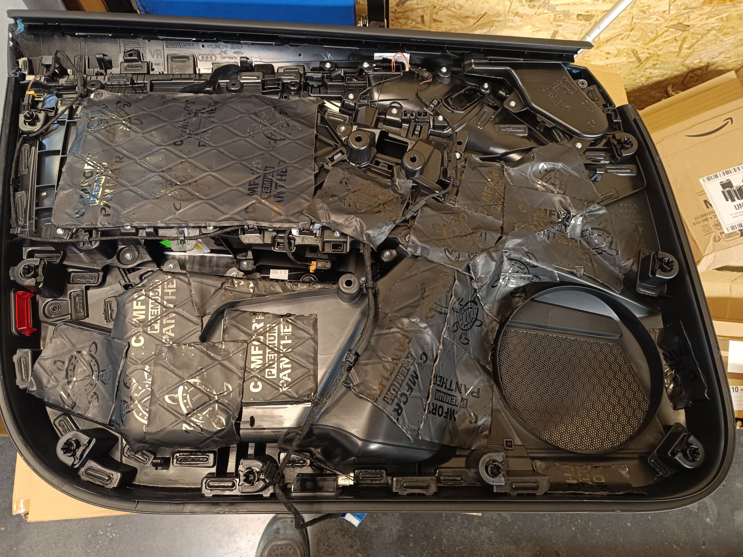 Audi A3 8Y Soundsystem nachrüsten Front Türverkleidung gedämmt Schritt 1