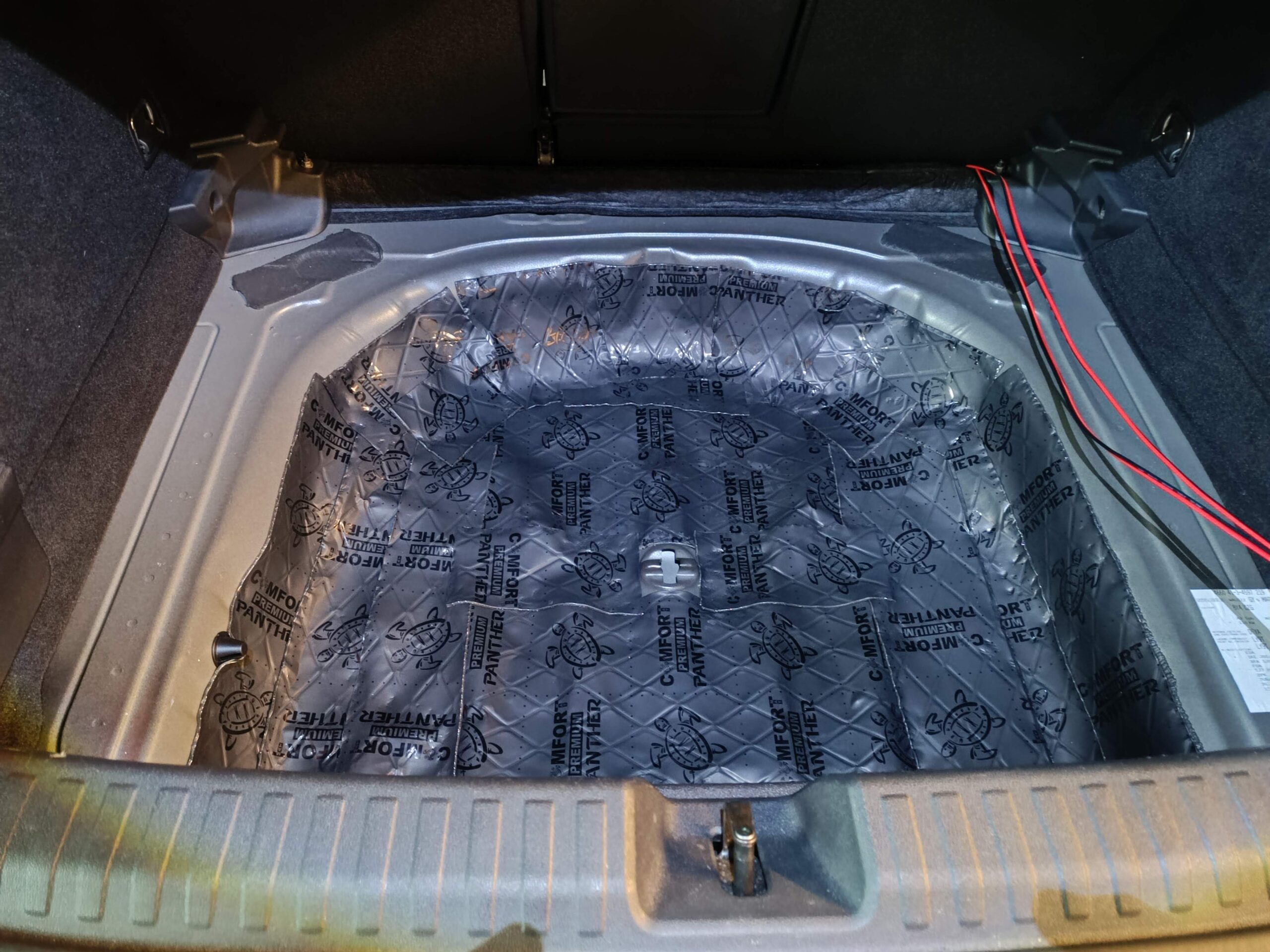 Audi A3 8Y Subwoofer nachrüsten Reserverad Mulde gedämmt