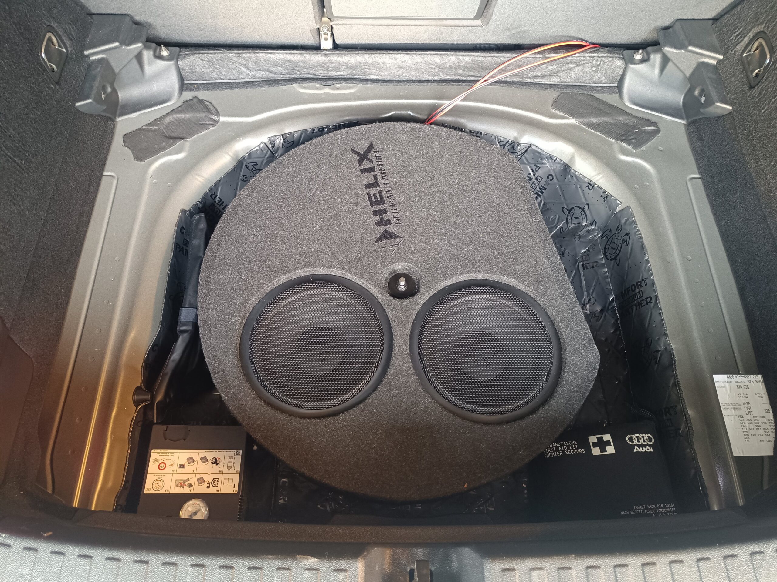 Audi A3 8Y Subwoofer nachrüsten Reserverad Helix IK ER8.2-DVC2